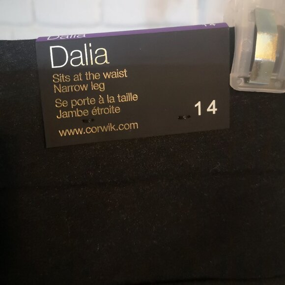NWT Dalia Ladies Size 14 Pull On Style Narrow Leg Pants - Picture 3 of 10
